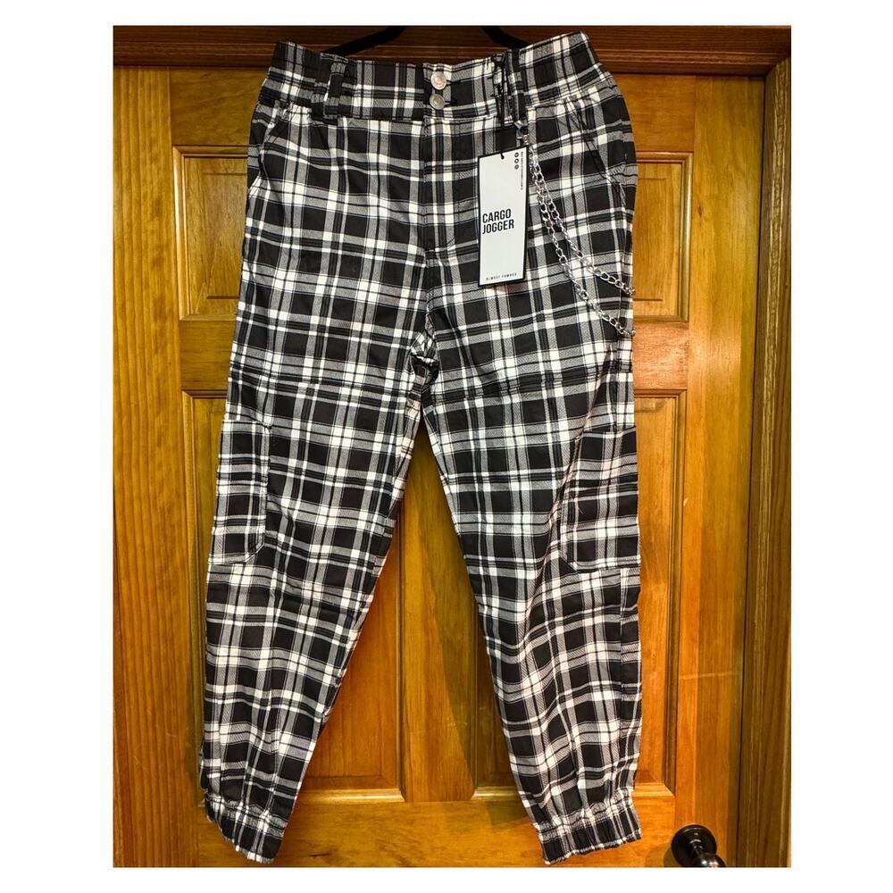 Almost Famous Cargo Joggers stretchy Black & White removable chain MEDIUM NEW